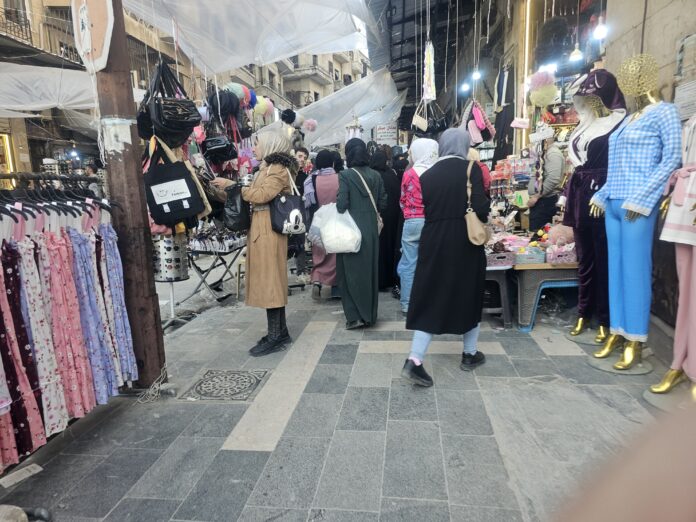 ارتفاع أسعار ألبسة العيد في حلب
